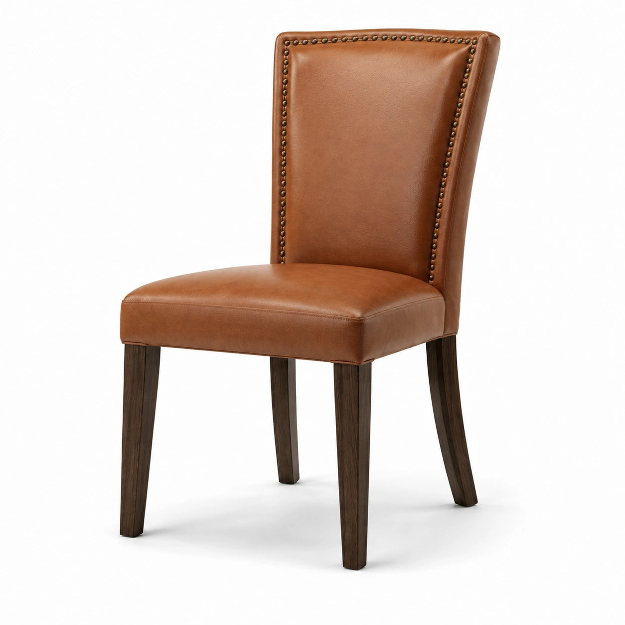 Chaise rembourrée en similicuir camel et bois marron foncé avec clous décoratifs, 49 × 58 × 92 cm