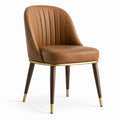 Chaise moderne en similicuir marron avec pieds en bois foncé et détails dorés, 58 × 62 × 82 cm
